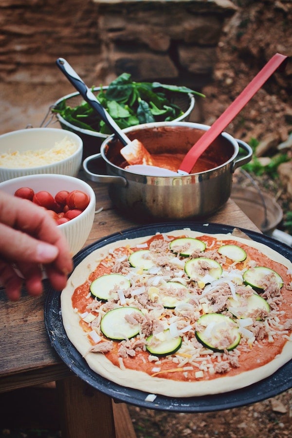 Pizza y salsa de tomate casera