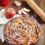 Tarta de brioche con compota y manzanas